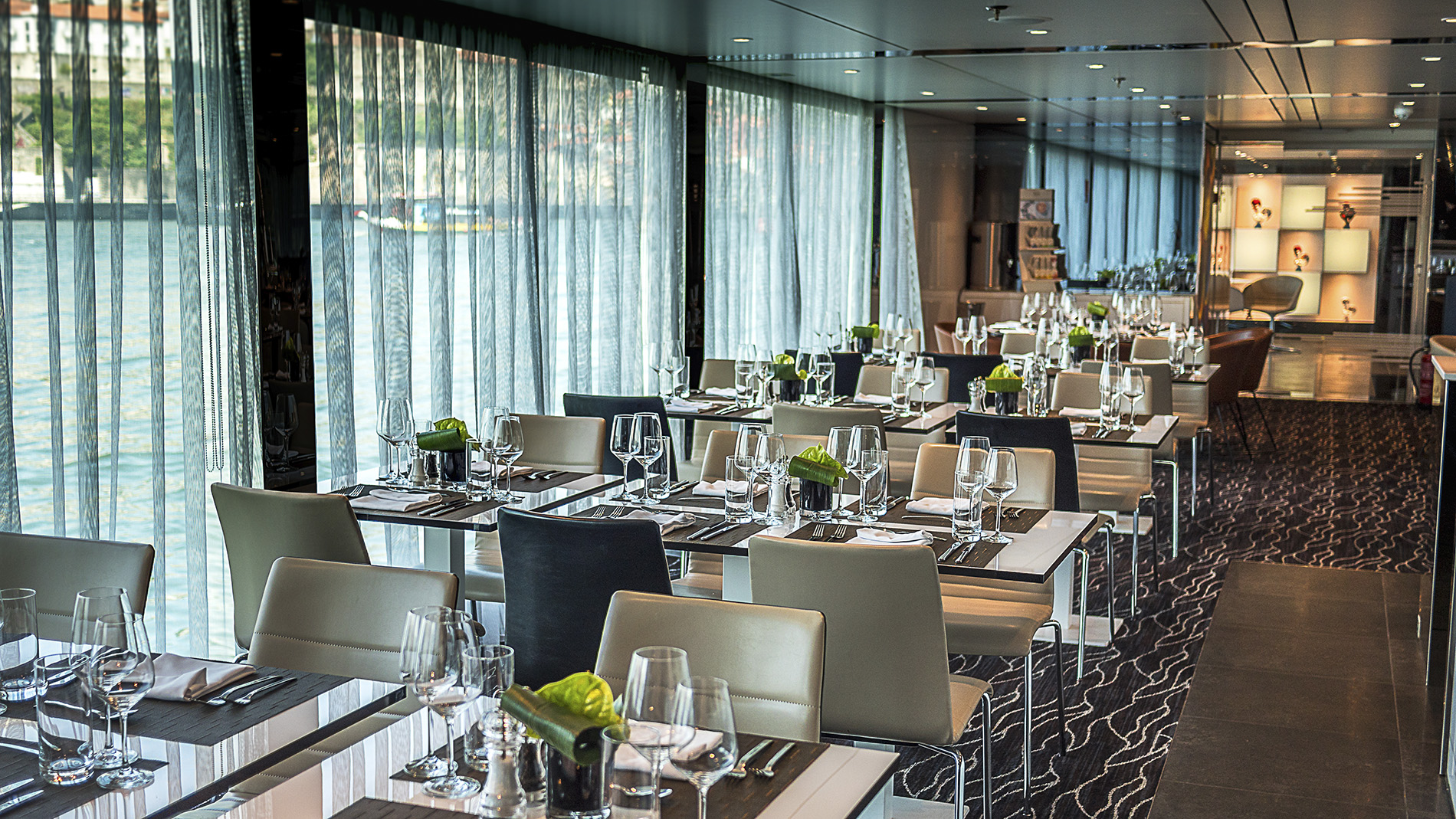 Emerald Waterways - Emerald Radiance - Reflections Restaurant _3_.jpg
